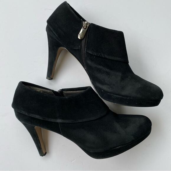 Adrienne Vittadini Women's Low Ankle Heeled Booties Size 8.5 Black Suede - Picture 1 of 9